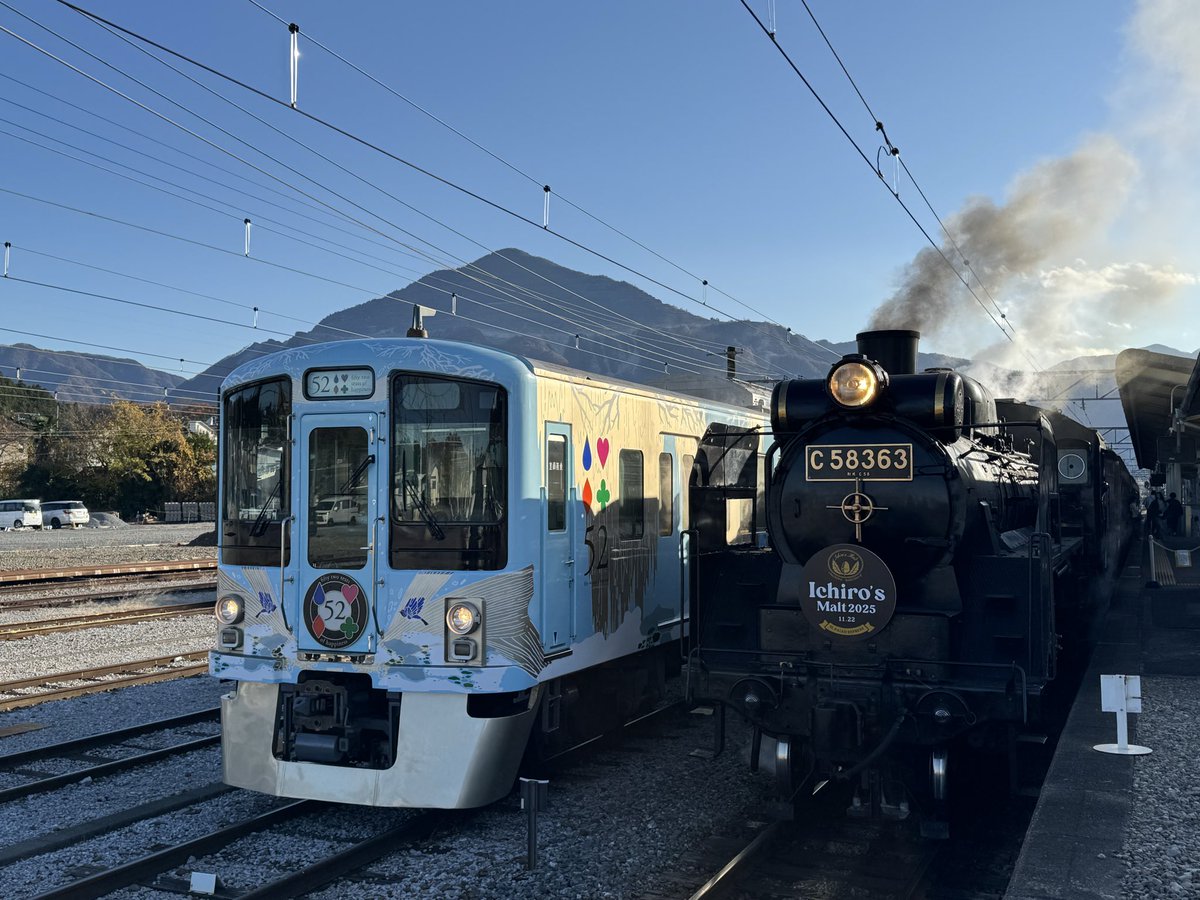 今日は西武鉄道様の「52席の至福」長瀞紅葉トレインが長瀞駅まで