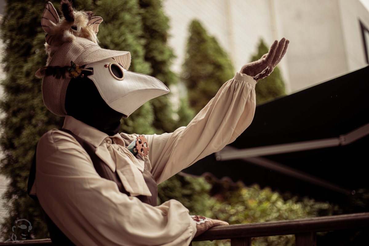 tabibito_sarina's tweet image. #三連休はフォロワーさんが増えるらしい 
こんにちは。
ペストマスクを被る緑の旅人、名をサリナと申します。
四葉のクローバーのように小さな幸せをお届けしながら、イベントに参加したり、絵を描いたり……相棒のレイカさんと共に巡っています。
この機会に是非知っていただければと思います。