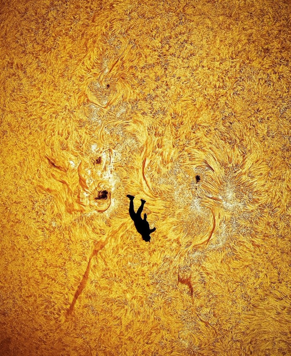 AcncFoundation's tweet photo. Impossible photograph captured 'The fall of Icarus' Directly fall from sun #trending #viralpic https://t.co/7vMWMfCtLm