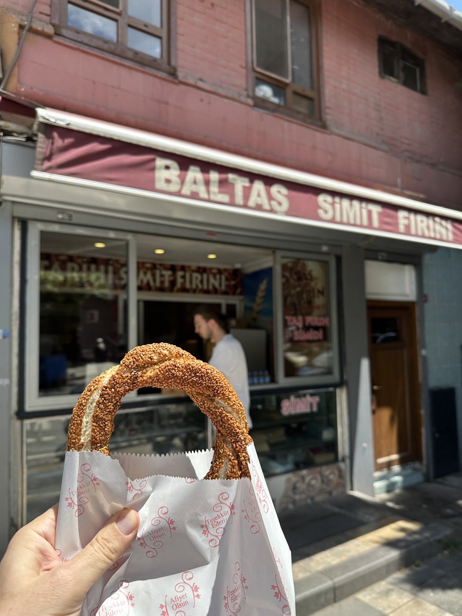 Üsküdarın en lezzetli simitlerinden. Üsküdar belediyesine yakın bir noktada