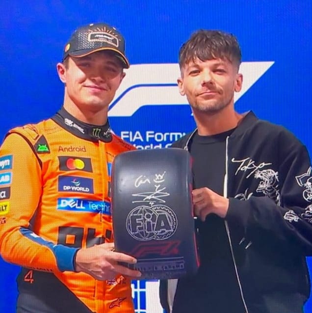 -que hermoso el ingles
cual
-el de ojitos claros
cual
-el trolo
cual