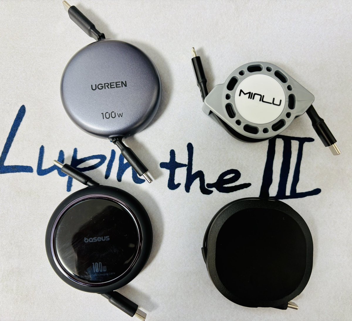 Ese_Tnk's tweet image. 充電ケーブルが割と好きで…
いつの間にか家に増えている…

最近は特に次の2つ…

←巻取り式のタイプ
→マグネットでまとまるタイプ

お気に入りは…
オウルテックの片引き巻取り式のもの…

片引きってとこがポイントで…
戻す時のストレスがフリー…

ケーブル周りスッキリ✨

#オウルテック