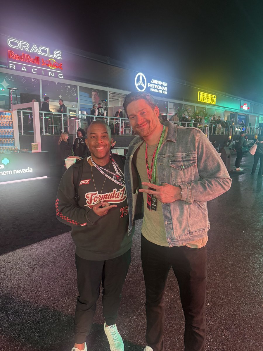 Casually ran into a familiar face on my way out lol #VegasBorn