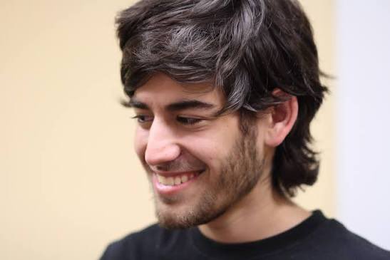 fluoxetan's tweet image. Aaron Swartz mati gantung diri di umur 26. dia percaya ilmu bkn barang eksklusif untuk orang kaya atau kampus elite. menurut dia, “knowledge is power” dan kalau kekuatan itu cuma di tangan yg mampu bayar, dunia nggak akan adil. dia meretas jaringan MIT untuk mengunduh jutaan…