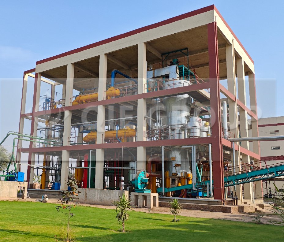 qiegroup's tweet image. 🌻 Maximize sunflower oil yield with precise edible oil processing! 

QIE GROUP offers full-process solutions: pretreatment, conditioning, pressing/extraction &amp;amp; refining for top quality and efficiency.

Learn more: qiemachinery.com/sunflower-oil-…

#QIEGROUP #SunflowerOil #OilProcessing