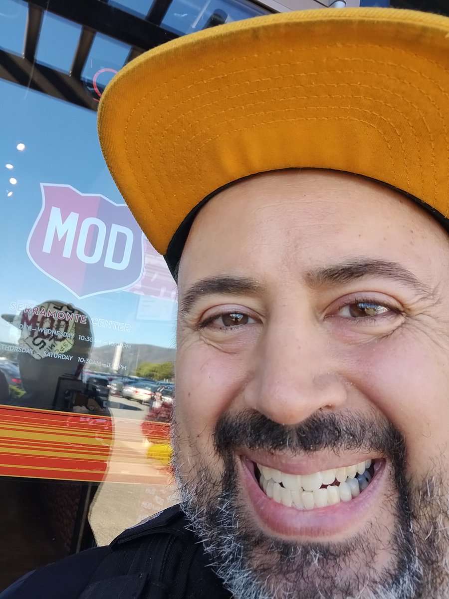 DannyOcchipinti's tweet image. Some amber kicking in by MOD pizza 🍕 Sicilian Godfather movie 🍿🎥 scene style!!  I had to drop my jury duty summons excuse at my mental health clinic after I got my meds around this spot.  👍 #modpizza