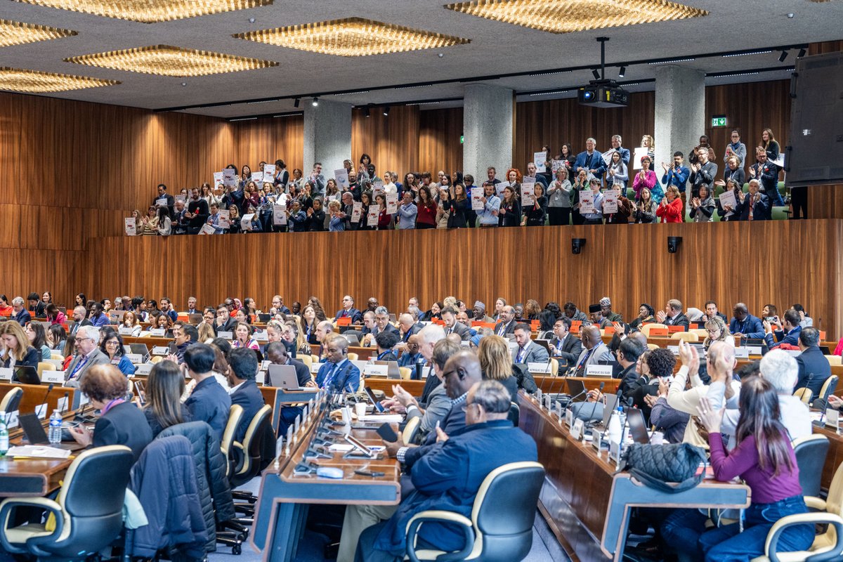 ilo's tweet image. 3️⃣ times a year, representatives of governments, employers, and workers come together for the @ilo Governing Body to discuss world of work challenges and priority actions to help advance #DecentWork and #SocialJustice.

📸 See more from this session: flickr.com/photos/ilopict…