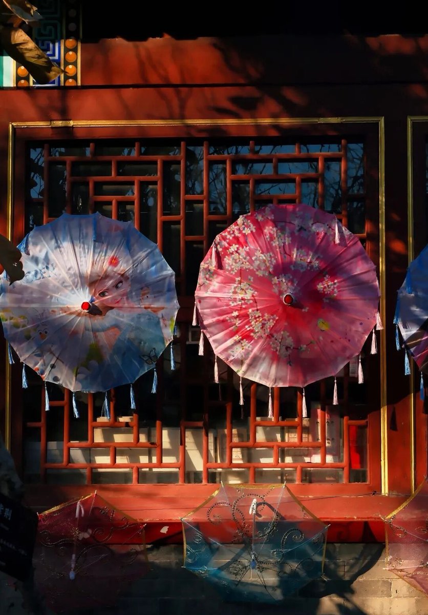 aishuzhan's tweet image. 窗影婆娑，框景成诗：探寻古建窗棂中的东方美学！