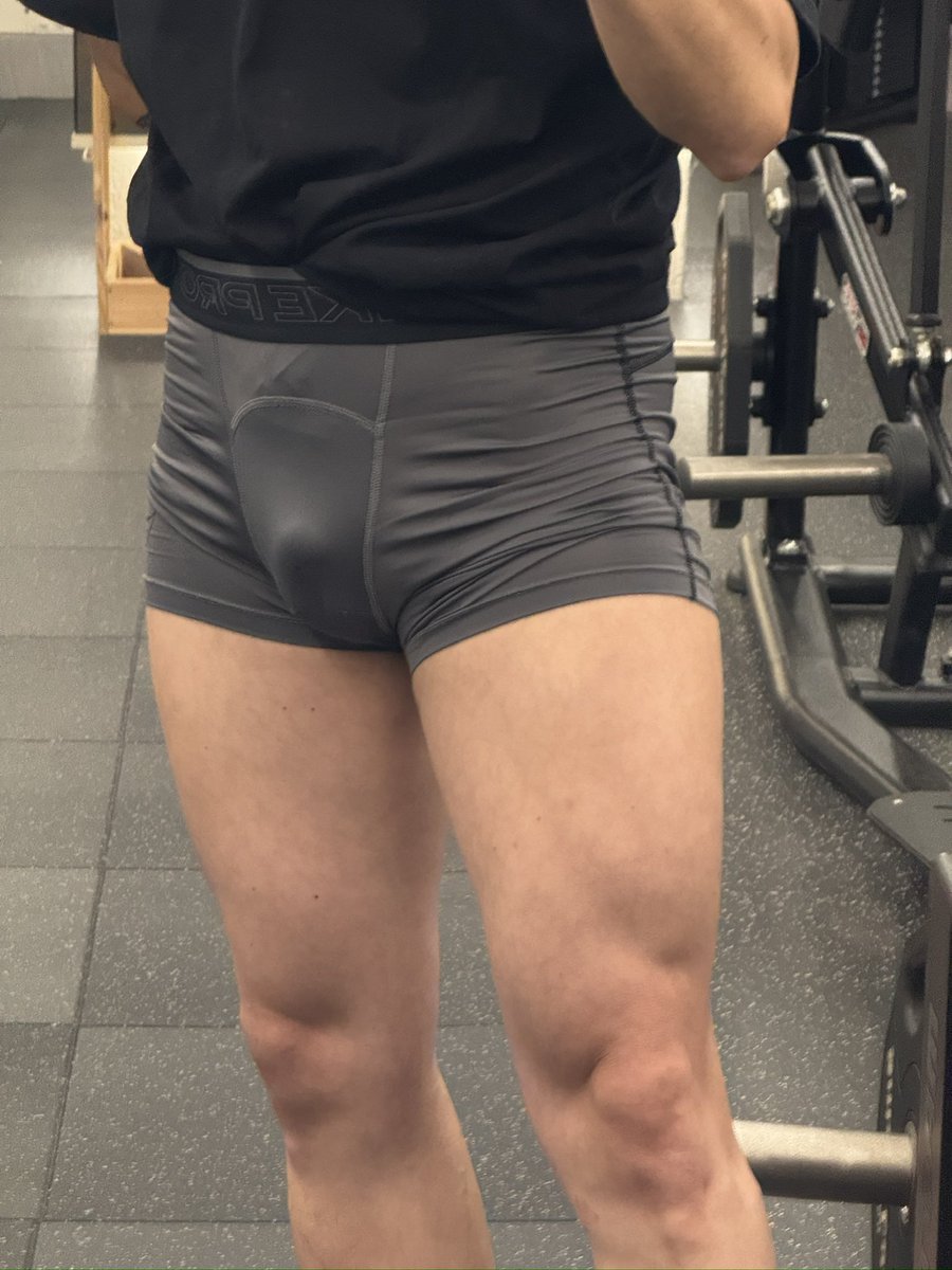 네 하체했다는거에요.
복근이 이제 덮여가고 잇어서
사진찍을 맛은 안나요.