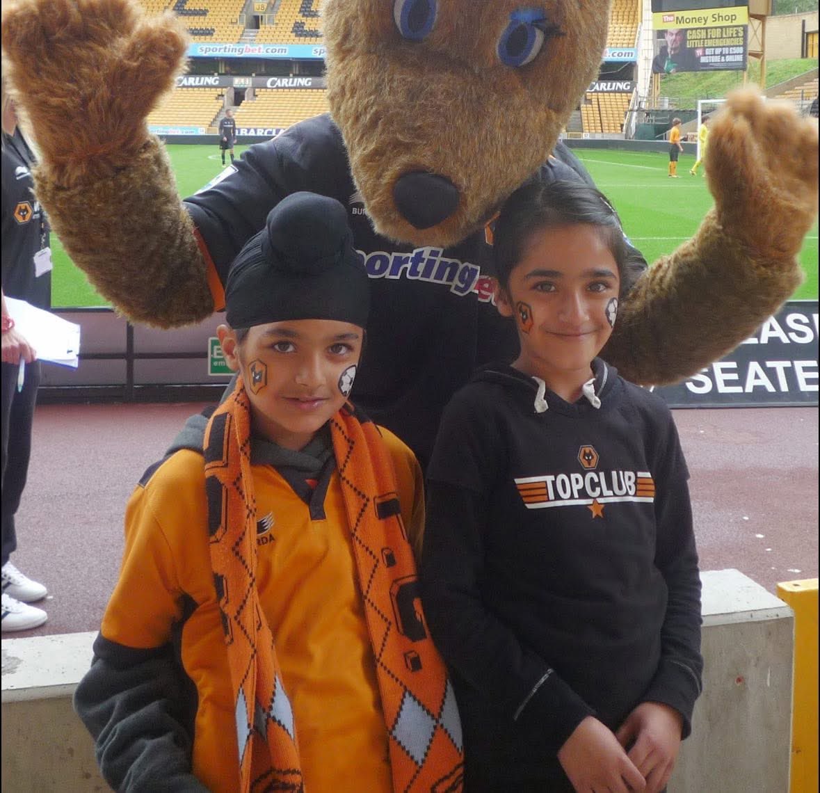 pedalsingh's tweet image. HAPPY 21st BIRTHDAY SATNAM 

He’s not with us today! Busy working on the F1 Grand Prix in Las Vegas! 😍
Have the most amazing day son! 
The family are so proud of you ❤️ 

See you next week! 
We will have some Samosas to celebrate 🤣 at #SamosaSaturday.