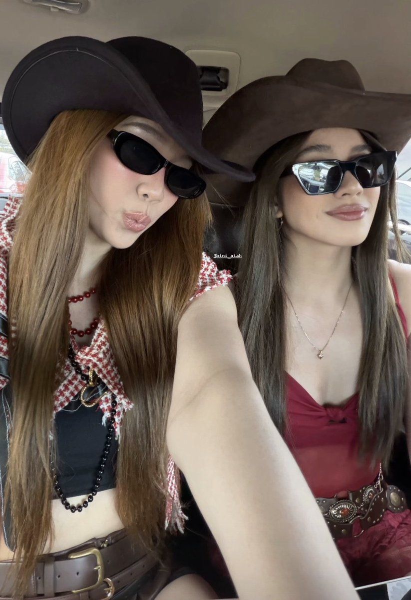 maibogs's tweet photo. แล้วดูแก๊งเมนเจนนี่แต่งตัวไปคอนเสิร์ตที่ฟิลิปปินส์ เอ้าฟิตคือสุด สวยมาก เด่นมาก ตอนไทยก็มีแต่คนสวยๆ แต่งตัวสไตล์แบบนี้เห็นจากไกลๆก็รู้ว่าเจนนี่ อย่างตอนคอนไทย บางคนก็บอกไม่ใช่เมนเจนนี่ แต่ชอบชุดเจนนี่ ก็เลยใส่สไตล์เจนนี่ไป เทสเจนนี่ก็คือผู้หญิงสวยเทสดี ย่อยง่าย แฟชั่น น้อยแต่มาก https://t.co/gb9YNkkyP4