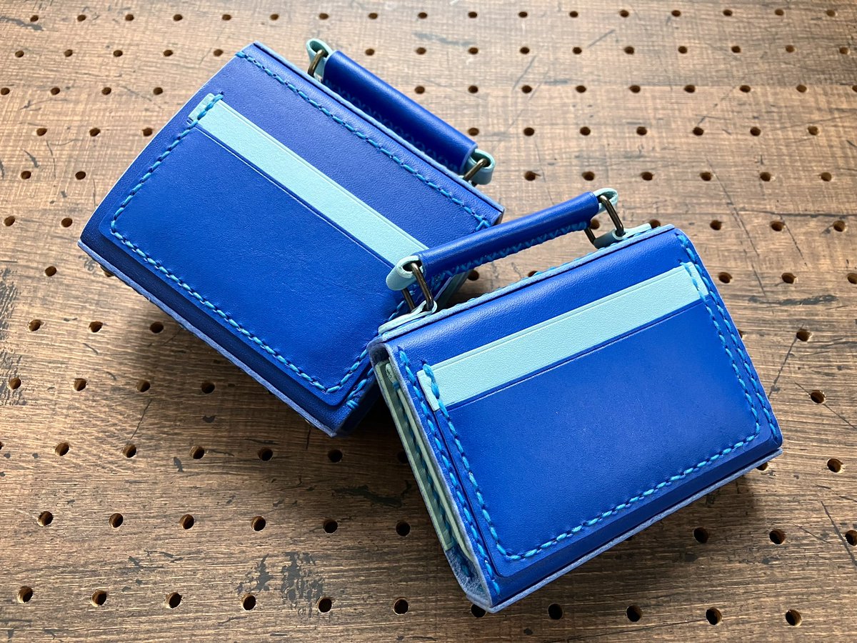 sora_leather's tweet image. 親戚の人の旦那さんに鞄風財布見せてって言われたから見せたのですが、これでこんなすんの⁈って言われて言葉が出なかった…(´・ω・｀)
コインキャッチャーも高い言われた💦

同時にとても悔しい気持ちになりましたね。
見返してやるとかじゃないけど、もっと注文来ると良いなぁ…。って思います。