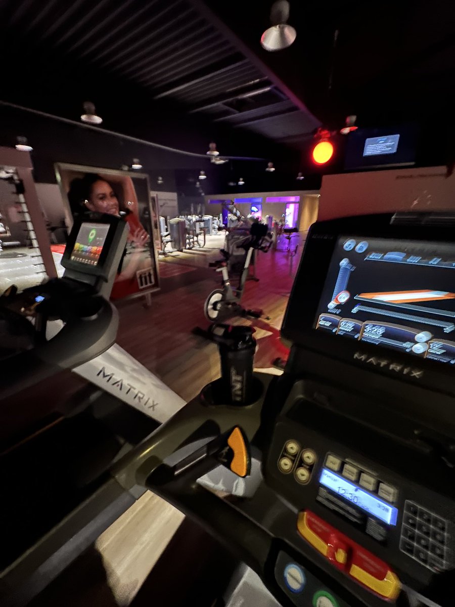 Gym macht um 8 auf dom pumpt um 7