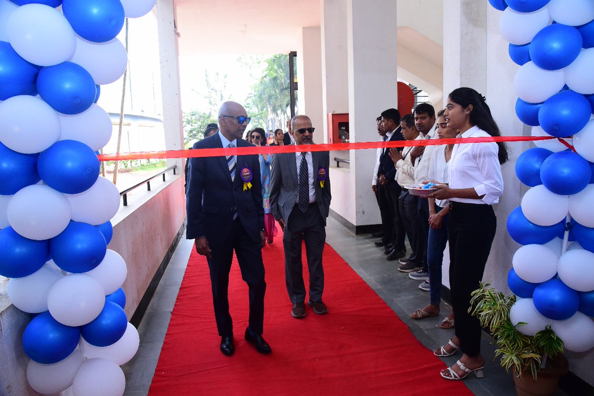 SKSVMACET_LXR's tweet image. SKSVMACET LAKSHMESHWAR, ✨ On this special occasion 16-11-2025, 22nd Foundation Day the Project Exhibition were inaugurated by our Hon’ble Chairman and the Chief Guest, showcasing our commitment to innovation, hands-on learning, and industry collaboration.