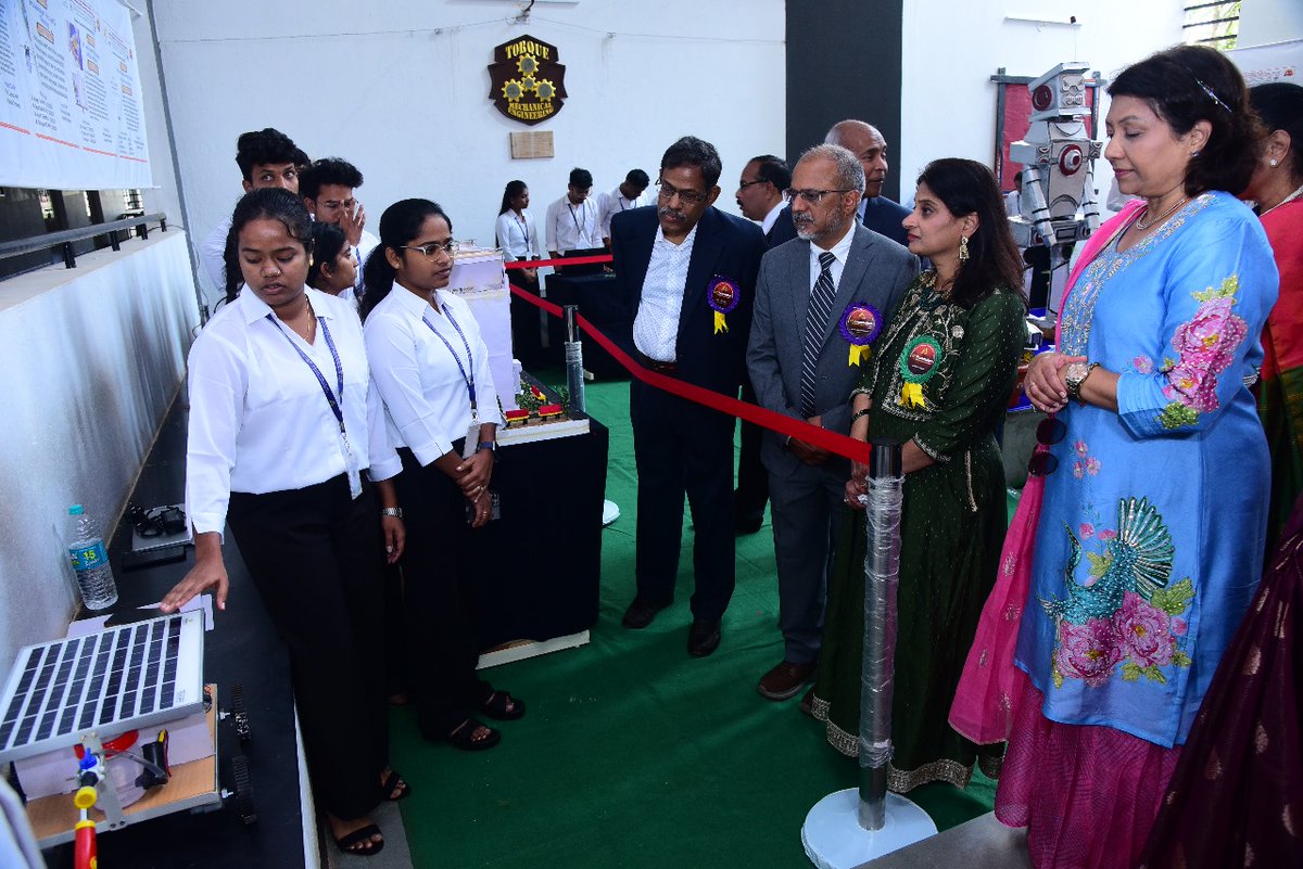 SKSVMACET_LXR's tweet image. SKSVMACET LAKSHMESHWAR, ✨ On this special occasion 16-11-2025, 22nd Foundation Day the Project Exhibition were inaugurated by our Hon’ble Chairman and the Chief Guest, showcasing our commitment to innovation, hands-on learning, and industry collaboration.
