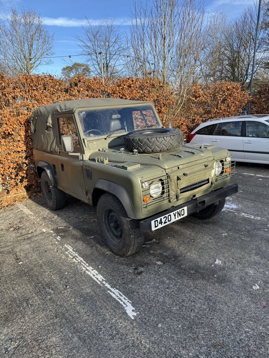 vladJavaScript's tweet image. Цей тиждень я у відрядженні в Англії(сьогодні повертаюсь в Україну) і тут дуже багато старих і нових дефів. Вони тут, у себе дома, виглядають найбільш гармонійно.