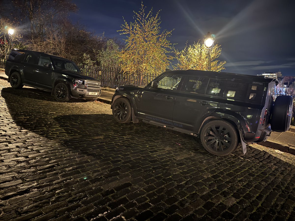 vladJavaScript's tweet image. Цей тиждень я у відрядженні в Англії(сьогодні повертаюсь в Україну) і тут дуже багато старих і нових дефів. Вони тут, у себе дома, виглядають найбільш гармонійно.