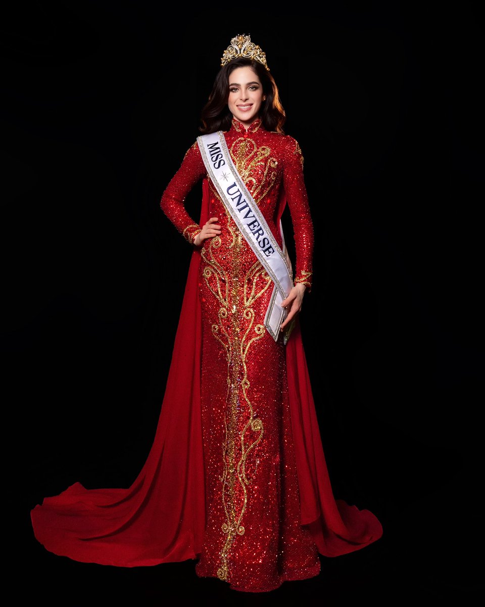 MissUniverse's tweet image. She is, officially, our Miss Universe. 👑