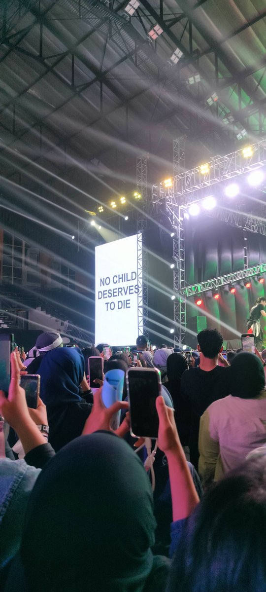 ddywji's tweet image. JUJUR AKU BAHAGIA BGT SMLM. buat para kakak kakak donatur, sekali lg aku ucapin makasih banyak ya, aku jd bisa nikmatin kegilaan tadi malam 😭😭😭😭😭😭 walau paginya agak ambruk tp aku bener-bener bersyukur bgt bisa jadi bagian dari kalian