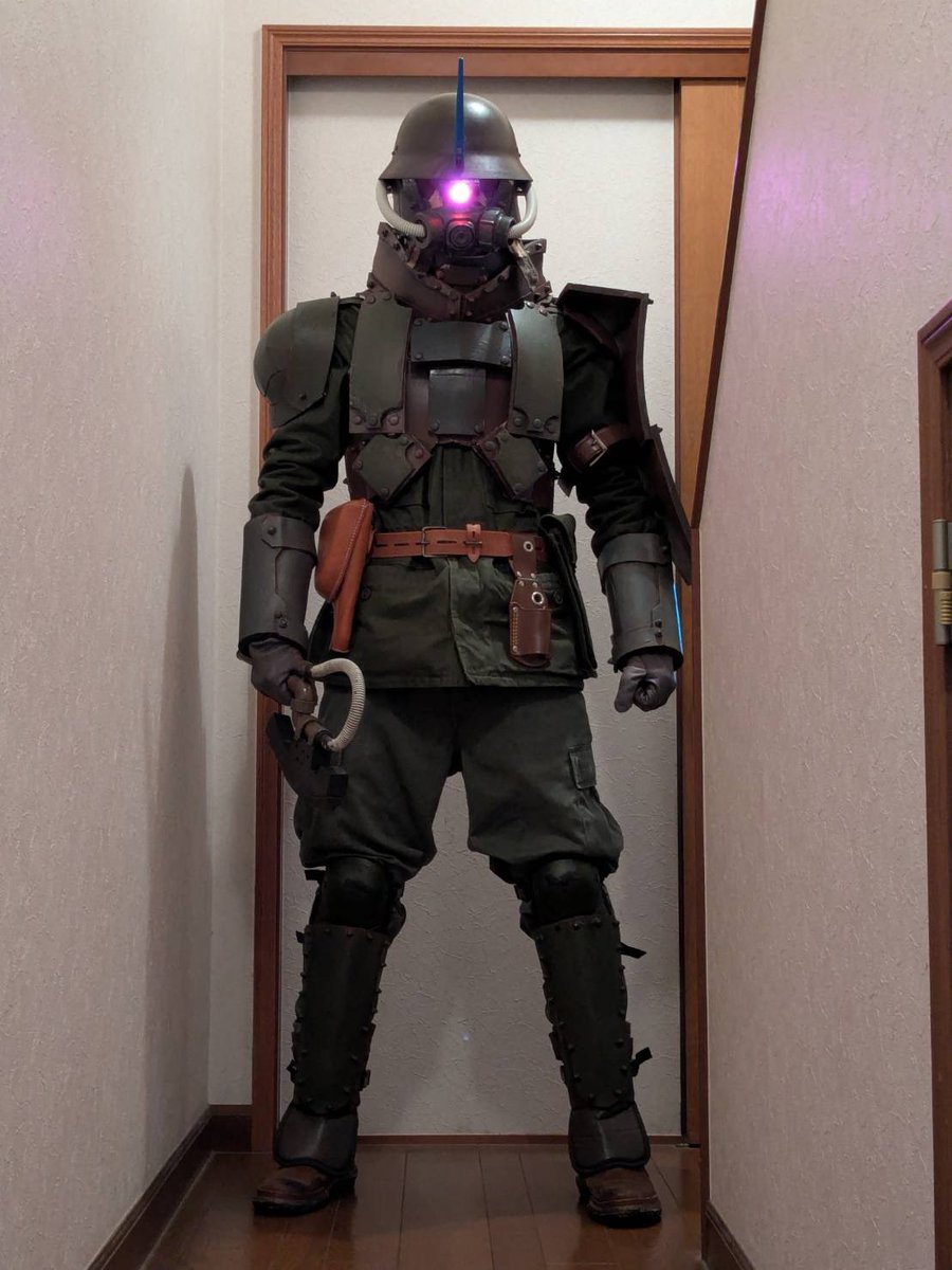 butakinoko2020's tweet image. 予算の都合もあり、
大体ありもの改修の指揮ザク人間。

塗り前。

#コスプレ