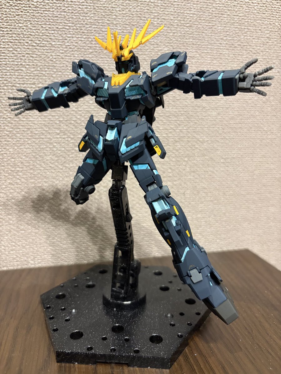 medaka080372's tweet photo. #ガンプラ好きと繋がりたい 
#HGユニコーンガンダムバンシィ
夜光塗料で塗ってみました🐟
ユニコーンガンダム光の結晶ももう少し✨ https://t.co/3FMsC9igYP