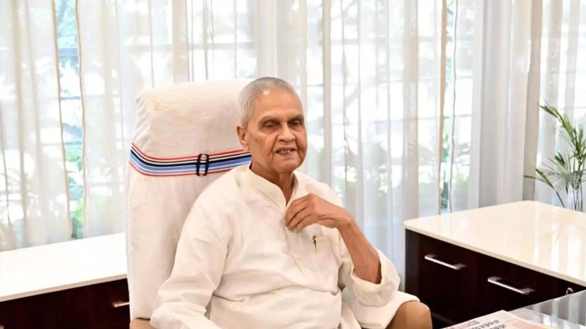 WithLoveBihar's tweet image. Bihar&apos;s new finance minister is
👉~80 years old
👉12th Pass
👉The only serving minister in India who was born before independence (except Kerala CM).
👉Not 1 or 2 but assigned 5 important ministeries including Finance &amp;amp; energy.

🤐🤐🤐🤐🤐

God save Bihar 🙏