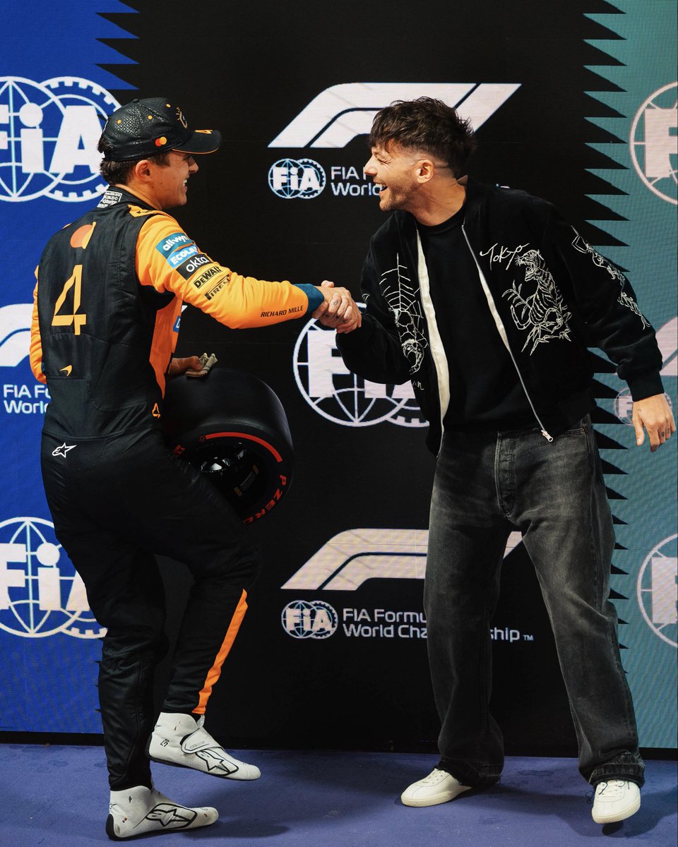 McLarenF1's tweet image. Looking to move in one direction tomorrow…🏆

#McLaren | #LasVegasGP 🎲