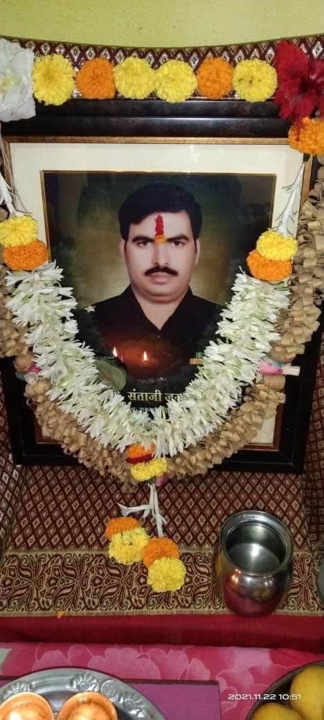 priority_n's tweet image. There are many #UnsungHeroes of #IndianArmy and he is one of them. #LestWeForget to pay Homage to

NAIB SUBEDAR SANTAJI BHOSALE
113 ENGINEERS
on his Balidan Diwas today.

Hailing from Konavade, #Kolhapur he attained veergati On Nov 22, 2018 while serving the Nation.…