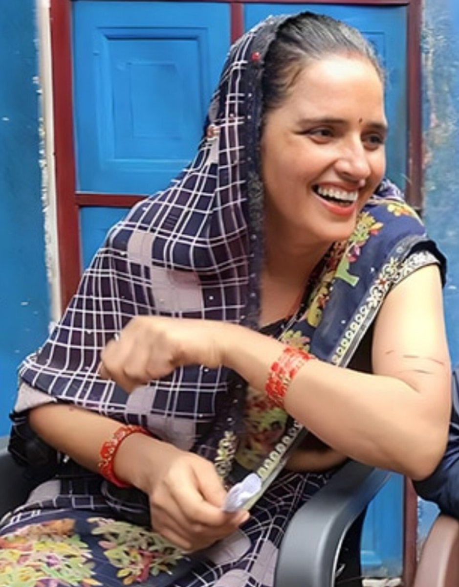 Gobhiji3's tweet image. सोचिए कि देश के कायदे कानून का कैसा मजाक बना दिया गया है 

सीमा हैदर नाम की यह महिला बिना किसी कागज के पाकिस्तान से भारत आ गई है और 3 साल से देश में मजे से रह रही है 

सुरक्षा एजेंसी को यह पता है लेकिन फिर भी इस पर कोई कार्यवाही नहीं हुई है

ऐसा केवल न्यू इंडिया में हो सकता है