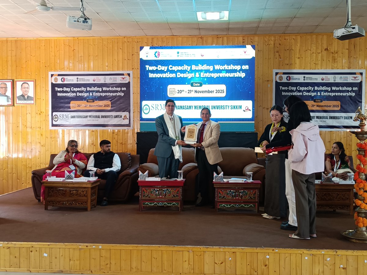 SrmSikkim's tweet image. #SRMUS hosted the Phase-3 Capacity Building Workshop on #IDE for District Education Officers &amp;amp; DIET Members on 20–21 Nov 2025.
In collaboration with #AICTE, #MinistryofEducationInnovationCell, Dept. of School Education &amp;amp; Literacy and #WadhwaniFoundation.