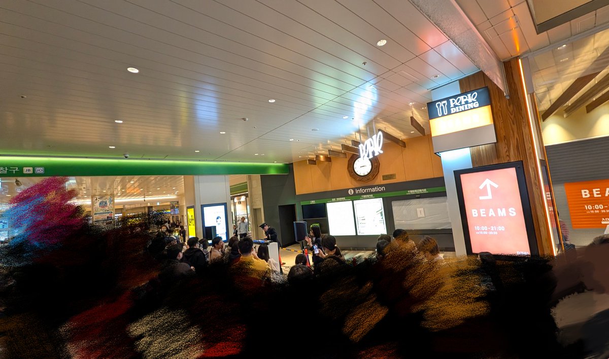 駅員がDJやってました