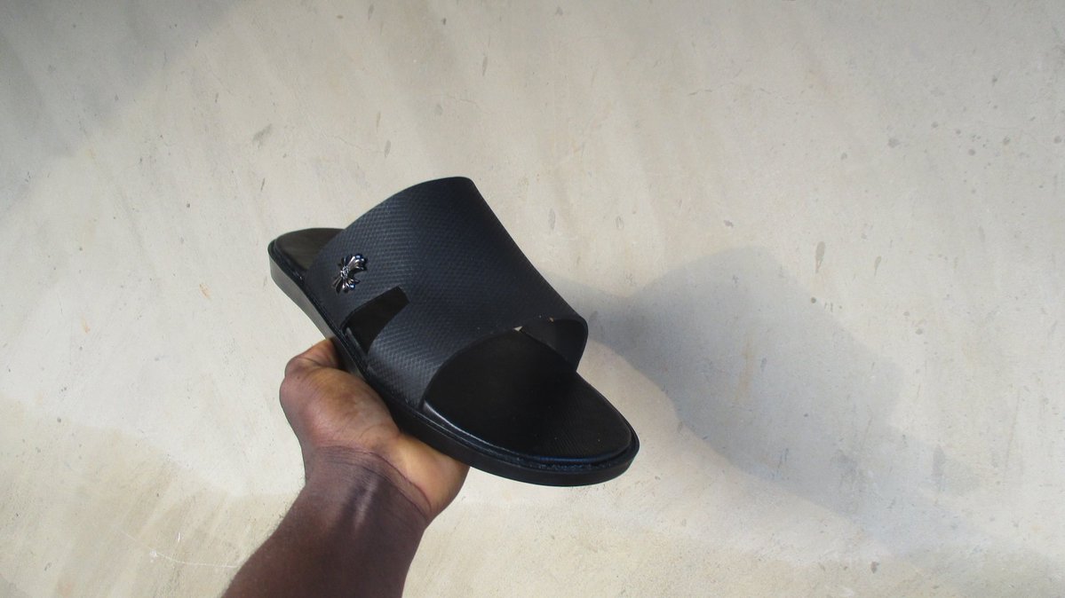 craftsbyola's tweet image. Perfection 🔥🤗

#footwear #slides