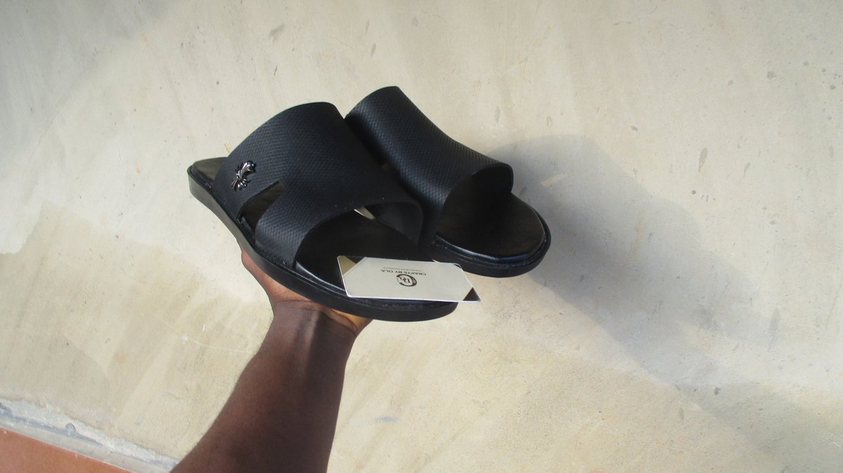 craftsbyola's tweet image. Perfection 🔥🤗

#footwear #slides