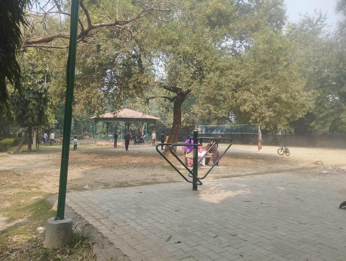 YadavSubhashUP's tweet image. इस समय हम हैं रोहिणी सेक्टर 15 दिल्ली के डीडीए पार्क में, जिसका उद्धाटन अक्टूबर 2015 में तत्कालीन सांसद @Dr_Uditraj जी ने किया था! उनके कामों के कारण उनको कई बार सर्वश्रेष्ठ सांसद का सम्मान मिला लेकिन उनको दलितों की आवाज उठाने के कारण उनका टिकट भाजपा ने काट दिया था...