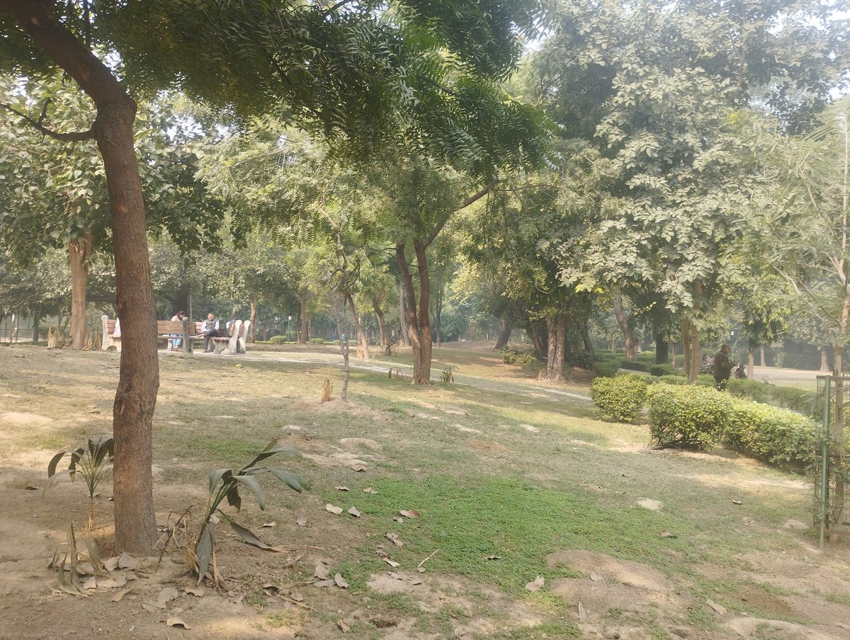 YadavSubhashUP's tweet image. इस समय हम हैं रोहिणी सेक्टर 15 दिल्ली के डीडीए पार्क में, जिसका उद्धाटन अक्टूबर 2015 में तत्कालीन सांसद @Dr_Uditraj जी ने किया था! उनके कामों के कारण उनको कई बार सर्वश्रेष्ठ सांसद का सम्मान मिला लेकिन उनको दलितों की आवाज उठाने के कारण उनका टिकट भाजपा ने काट दिया था...