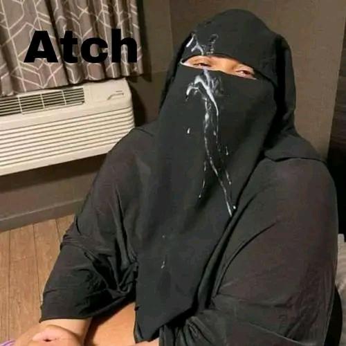 انا كصاحب شغل مسيحي ايه الفوايد اللي هتعود عليك من تعيينى لمسلمة محجبة او منقبة كسكرتيرة ليا في المكتب؟
الفايدة الوحيدة هي انى كل ما هلاقي نفسى فاضي ومفيش شغل وزهقان هتستدعيها اتسلى بيها وبتدينها وعفتها