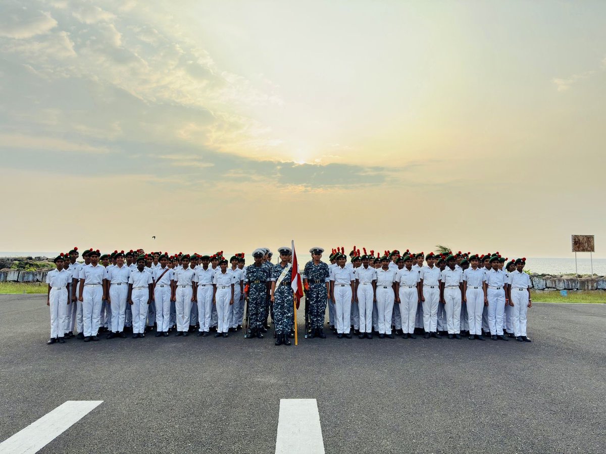 IN_Dronacharya's tweet photo. 550 NCC cadets from 5(K) Naval Wing visited #INSDronacharya on 17 &amp; 21 Nov 25. Cadets witnessed VBSS facilities, small arms &amp; medium range guns operation and interacted with naval personnel. The visit inspired future leaders and strengthened maritime awareness.🇮🇳#NCC #IndianNavy https://t.co/6lnePU5mZu