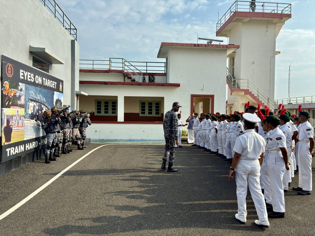 IN_Dronacharya's tweet photo. 550 NCC cadets from 5(K) Naval Wing visited #INSDronacharya on 17 &amp; 21 Nov 25. Cadets witnessed VBSS facilities, small arms &amp; medium range guns operation and interacted with naval personnel. The visit inspired future leaders and strengthened maritime awareness.🇮🇳#NCC #IndianNavy https://t.co/6lnePU5mZu