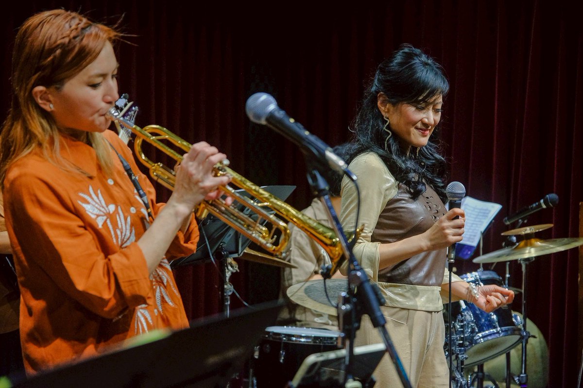 昨日は名古屋イマーゴにお越し頂きました皆様、本当にありがとうございました😊
ボーカルの恵美さんもとても素敵な方でした☺️さて、本日は大阪ガロンにてジブリ好きが作ったカバーアルバムライブです！！こちらも盛り上がってまいりましょー！！
【ジブリ好きが作ったカバーアルバムツアー】