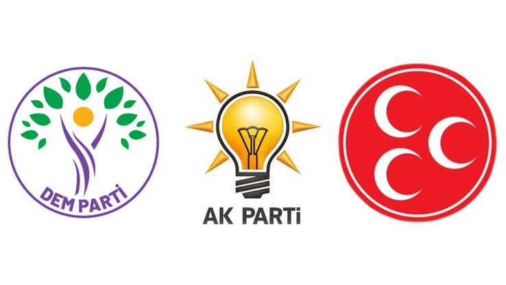 Uyan Artık Türk Milleti!

AKP MHP seçim kampanyasını 
“CHP = DEM = PKK” propagandası
üzerine kurdu.

Önüne gelen CHP’liye “terör sevici” dediler.

Şimdi aynı AKP, “MHP ve DEM ile kol kola İmralı'ya Öcalan'ın yanına yürüyoruz” diyor.