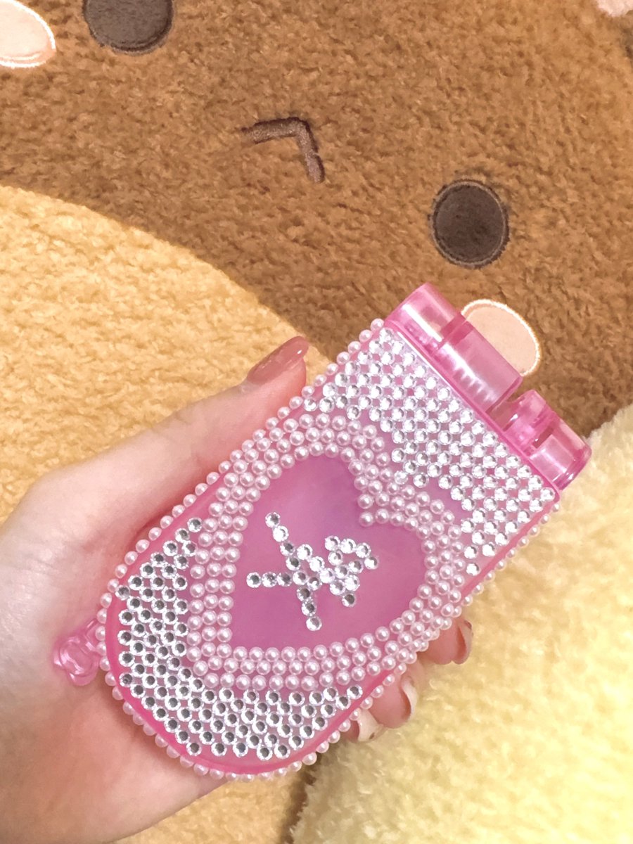 人生で初めてデコったのでお子ちゃまレベル🥲 ガラケーとは無縁の人生