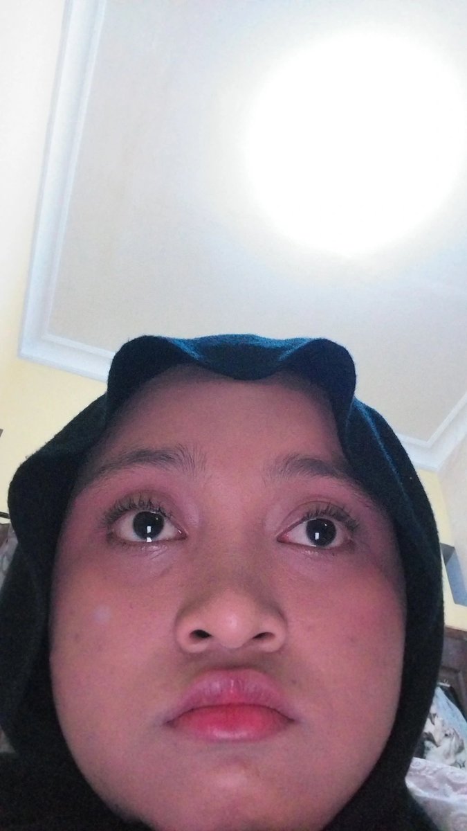 halolyssa's tweet image. pengen pindah jurusan, pindah univ, pindah kota, ga kuat disini