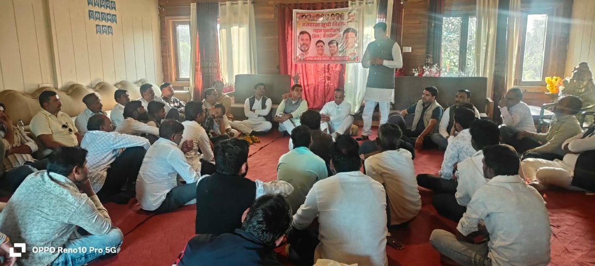 rajeev_gujrati's tweet image. SIR गहन मतदाता सूची पुनरीक्षण के संबंध में इछावर विधानसभा क्षेत्र के बिल्किसगंज ब्लॉक कांग्रेस की महत्वपूर्ण बैठक संपन्न हुई। बैठक में संगठन की मजबूती, बूथ स्तरीय तैयारियों और प्रत्येक पात्र नागरिक का नाम मतदाता सूची में सुनिश्चित कराने पर विस्तृत चर्चा की गई
@INCMP