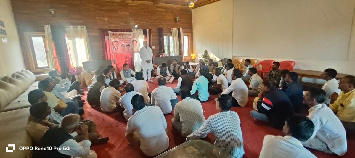 rajeev_gujrati's tweet image. SIR गहन मतदाता सूची पुनरीक्षण के संबंध में इछावर विधानसभा क्षेत्र के बिल्किसगंज ब्लॉक कांग्रेस की महत्वपूर्ण बैठक संपन्न हुई। बैठक में संगठन की मजबूती, बूथ स्तरीय तैयारियों और प्रत्येक पात्र नागरिक का नाम मतदाता सूची में सुनिश्चित कराने पर विस्तृत चर्चा की गई
@INCMP