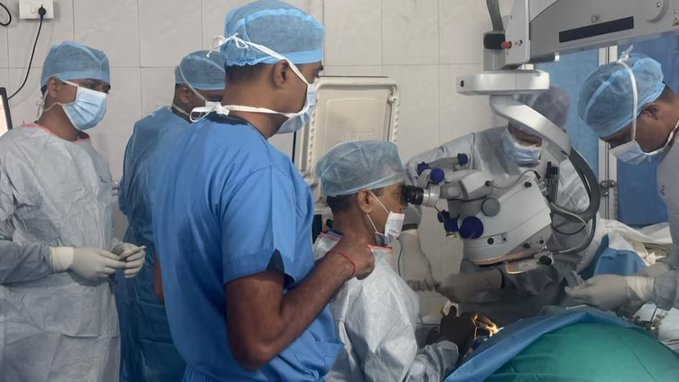 News1stShot1's tweet image. #BreakingNews: Thousands of people were living in &apos;darkness&apos; on the PAK border, the Indian Army launched a mission and restored the light to their eyes.

#Pakistan #IndianArmy