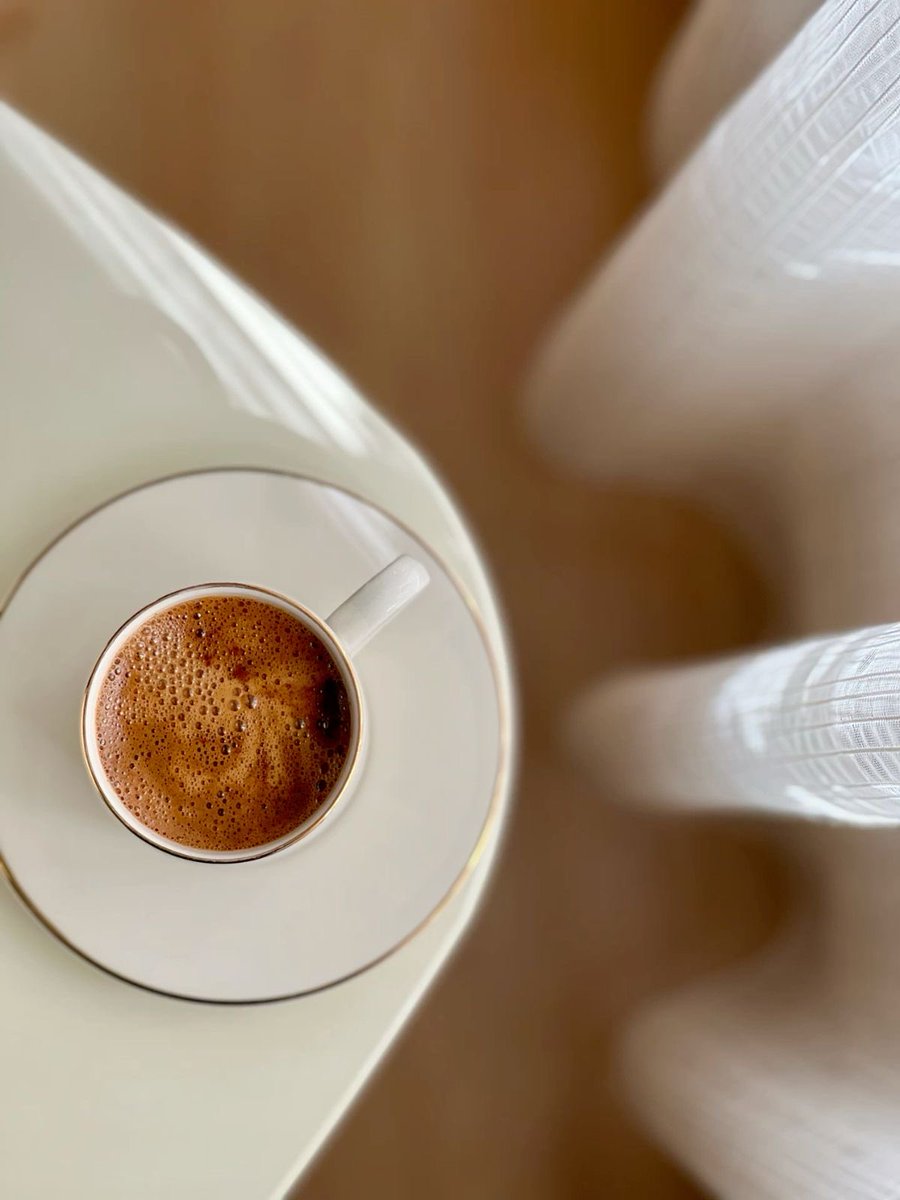 أحب النوافذ، والسماء، ودعوات الأحبّة
أحب كل شيء يُدخل النور إلى حياة الإنسان 🦋