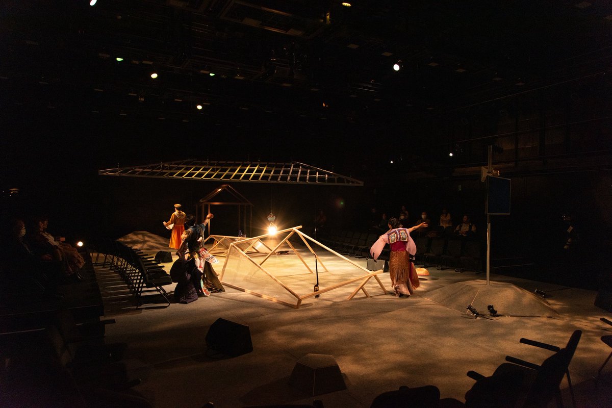 AichiTriennale_'s tweet photo. ＼「あいち2025」パフォーミングアーツ公演シーン―Scenes from Performing Arts Program／

AKNプロジェクトによる公演「喜劇『人類館』」が本日開幕します！
舞台の様子をお届けします！

＝＝＝＝＝
【AKNプロジェクト】
「彼らも私たちと同じ人間なのに……」
沖縄・日本・アメリカを巡って今も続く歴史に、記念碑的傑作の新演出が「ドンデン返し」を試みる

喜劇『人類館』（新演出）
📅11/22(土)18:30（🎤終演後トークあり）
📅11/23(日・祝)13:00（🌿リラックス・パフォーマンス）
📅11/23(日・祝)18:30（🎤終演後トークあり）
📅11/24(月・振休)14:00
👶全公演託児サービスあり※有料/要申込

📍会場：愛知県芸術劇場 小ホール（B1F）（名古屋市東区東桜1-13-2）
🎫前売券：一般（3,500円）、U25（2,000円）
※当日券は、一般・U25一律で前売券価格＋500円
※前売券のみ、ペアチケットを6,500円で販売
▼チケット購入
https://t.co/ckZigl6CSK

【AKN PROJECT】
‘They are human beings, just like us…’
This newly directed monumental work delivers a powerful twist on the enduring history of Okinawa, Japan, and the United States.

“Human Pavilion - A Comedy” – New Direction
📅 Nov 22 (Sat) 18:30(🎤Post-show talk)
📅 Nov 23 (Sun) 13:00(🌿Relaxed Performance)
📅 Nov 23 (Sun) 18:30(🎤Post-show talk)
📅 Nov 24 (Mon. holiday) 14:00 
👶 Childcare services available on all days
📍 Venue： Aichi Prefectural Art Theater – Mini Theater (B1F)
1-13-2 Higashi-sakura, Higashi-ku, Nagoya
🎫 Advance Tickets：Adult – ¥3,500 / U25 – ¥2,000
※Same-day tickets (General and U25) are ¥500 more than the advance price.
※Pair tickets ( ¥6,500) are sold only in advance.

▼For more information
https://t.co/fdKgstXnzm

#contemporaryart #現代アート #愛知県 #aichitriennale #国際芸術祭あいち #国際芸術祭あいち2025 #aichitriennale2025 #チケット発売中 #あいち2025 #舞台芸術 #performingarts #AKNproject