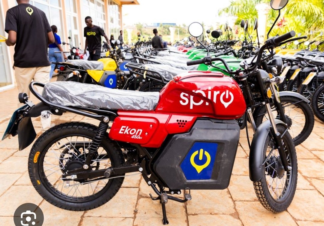 BiraboneyeVicky's tweet image. Nta campaign n&apos;imwe ndimo ntan&apos;umuntu wanyishyuye ngo mvugire uruhande rumwe cg urundi ariko mu kanya nigiriye Nyabugogo, manutse muri bus numva ikiganiro abagenzi bari bafite kuri izi moto ndetse baarimo n&apos;abakanishi bakorera Nyabugogo. Bagiraga bati:

Spiro ni moto zigira…