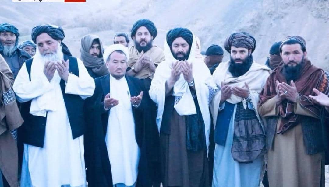 د کليو د بيارغونې او پراختيا د وزیر ملا محمد یونس اخندزاده له لوري د بامیانو ولایت په مرکز او يکاولنک ولسوالۍ کې د شاوخوا ۳۷ میلیونه افغانیو په لګښت د څښاک پاکو اوبو رسولو ۱۲ شبکو د جوړولو چارې پيل شوې.