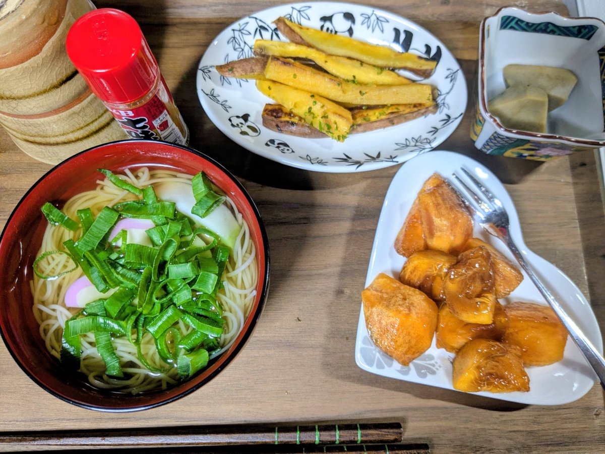 h_secondlife's tweet image. 柿を取るのに脚立を貸した時、大量に柿をもらいましたが残り3個となりました
毎日食べてました😆

#柿 #田舎暮らし #移住